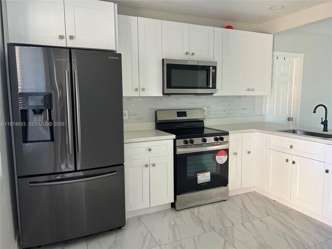 Photo - 6036 Buchanan St