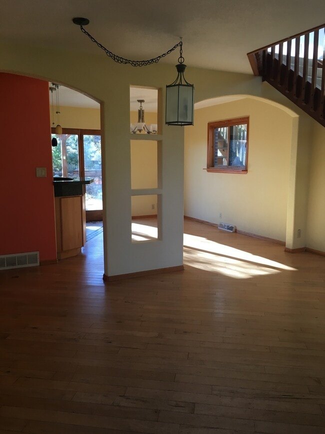 Building Photo - Lovely S. Boulder 5BD House on Open Space - Available June 1st!