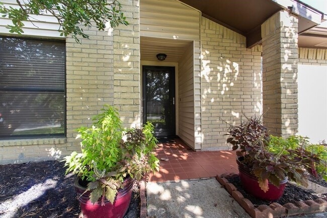 16031 Windom Dr