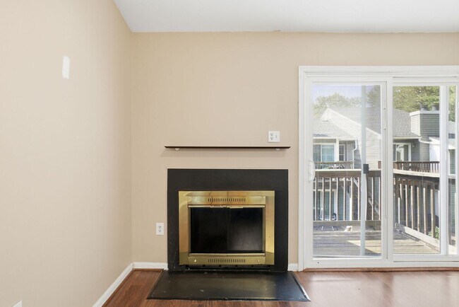 Photo - NICELY UPDATED 1 BEDROOM 1 BATHROOM CONDO IN EXCELLENT LOCATION!!