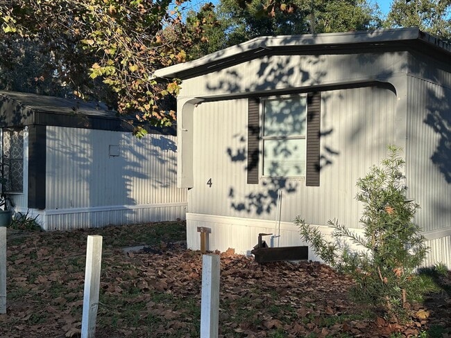 Photo - 2 bed / 2 bath - Rent To Own in Zephyrhills, FL Unit 4- MH