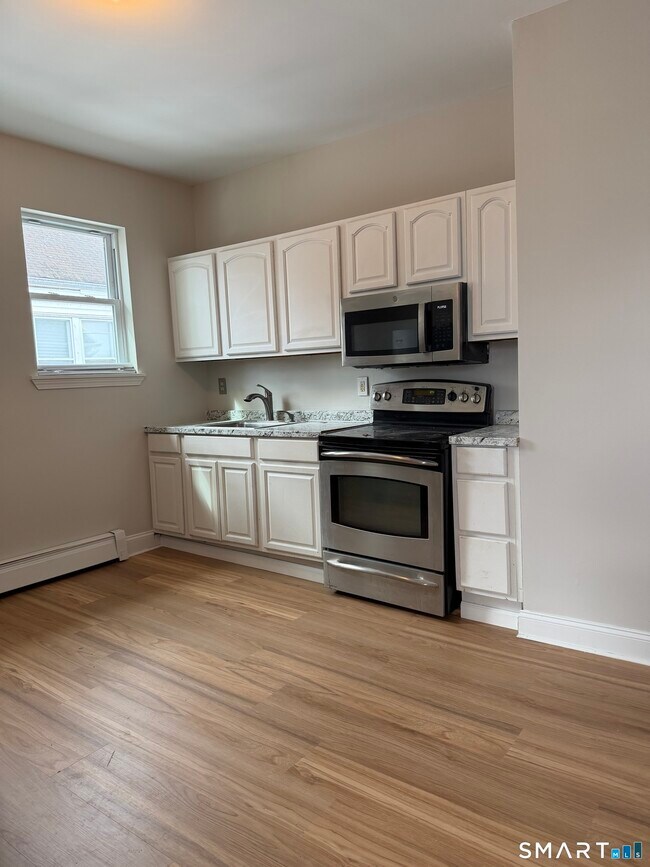 Photo - 162 Martin St