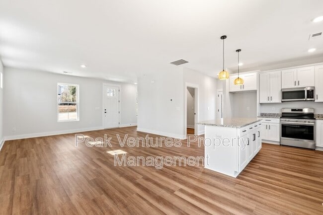 Photo - 104 Norbert Ln