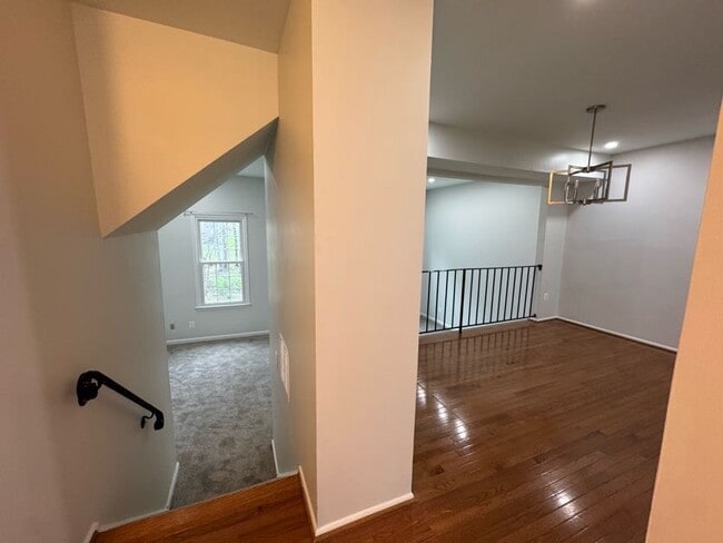 Photo - 5215 Lonsdale Dr