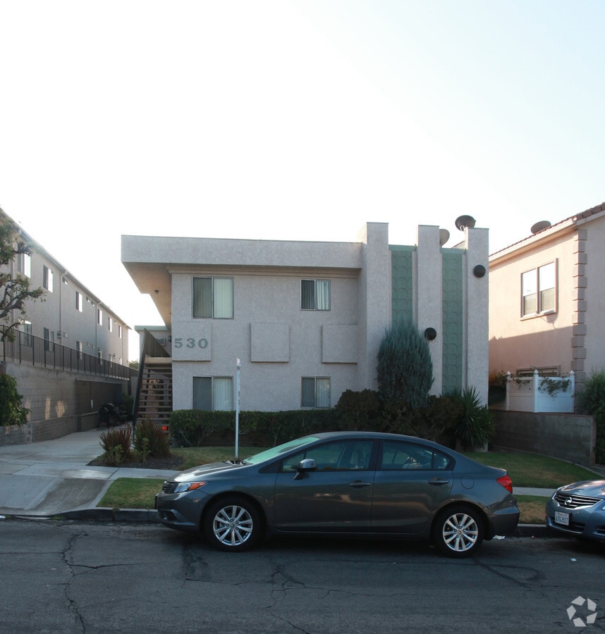 Photo - 530 E Harvard Rd