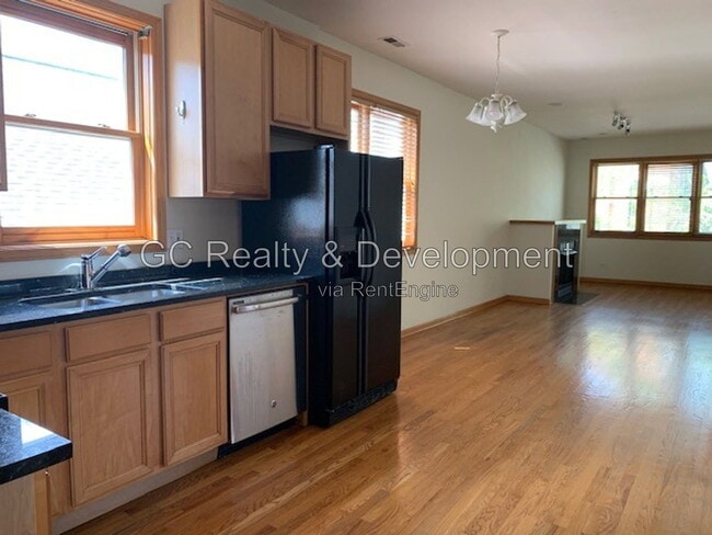 Photo - 1505 N Maplewood Ave Unit 2