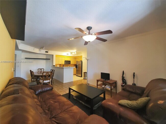 6801 SW 44th St Unit 203