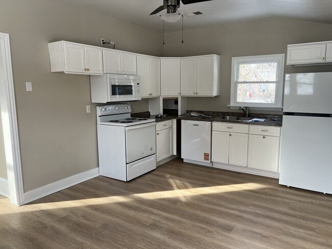 Photo - 211 Railroad Ave