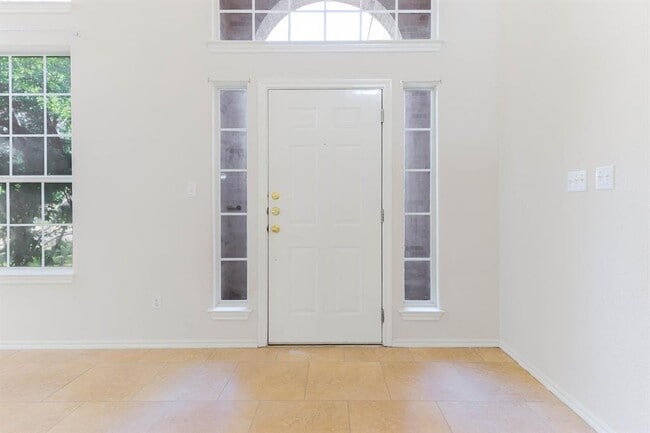 Photo - 8313 Canola Bend