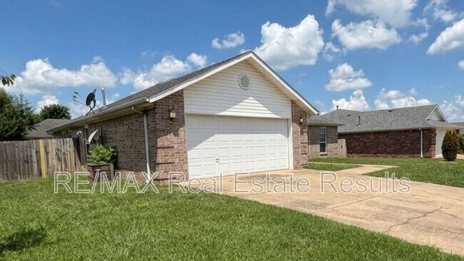 Photo - 1912 SW Fremont Rd