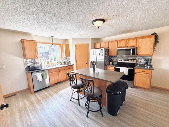 Photo - Updated 3bed 3bath End Unit Townhome w’Great Views