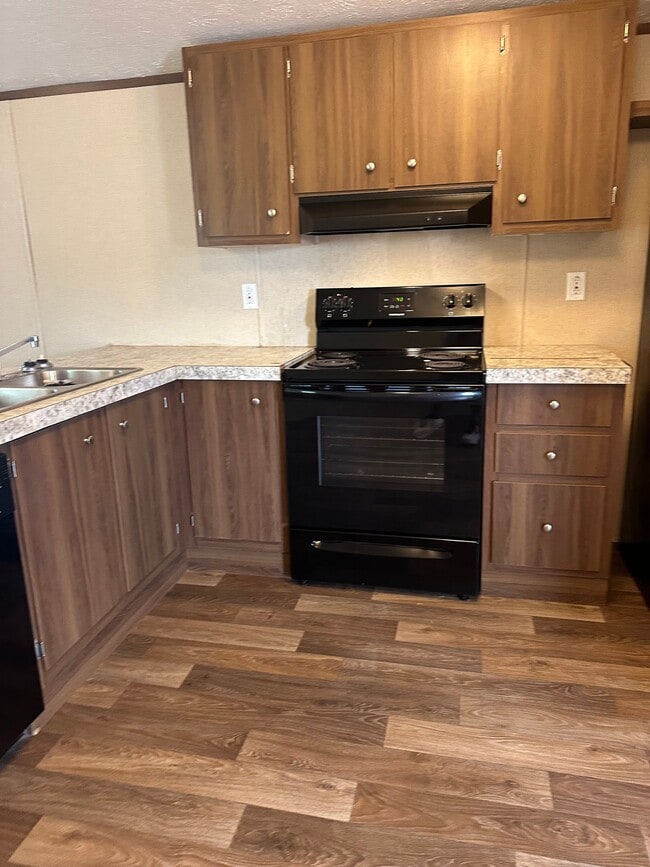 Photo - 833 Lovell Rd