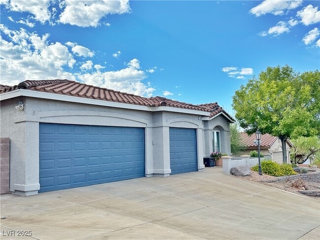 Building Photo - 105 Crescent Bay St