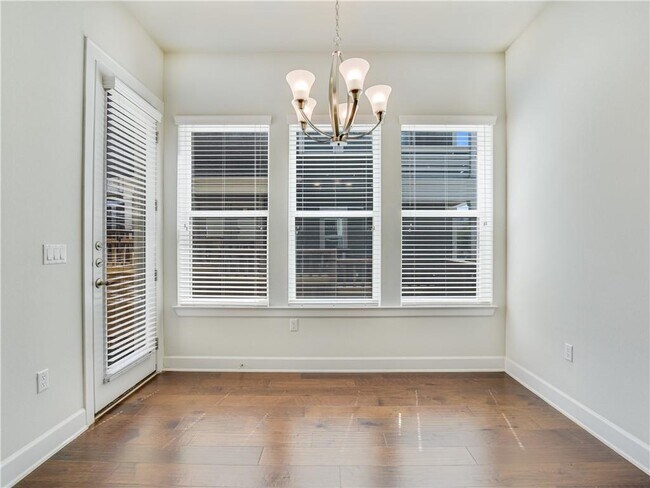 Photo - 2704 Zach Scott St