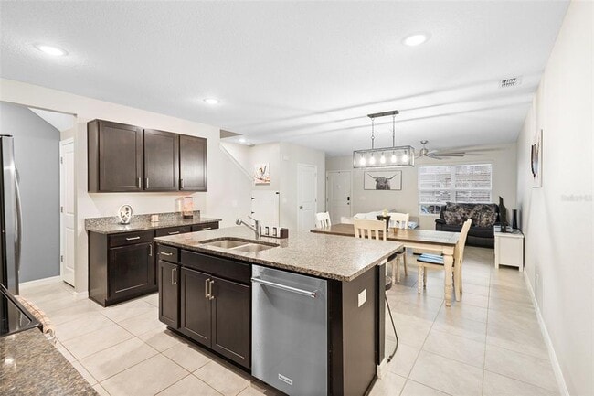 Photo - 635 Belgrove St