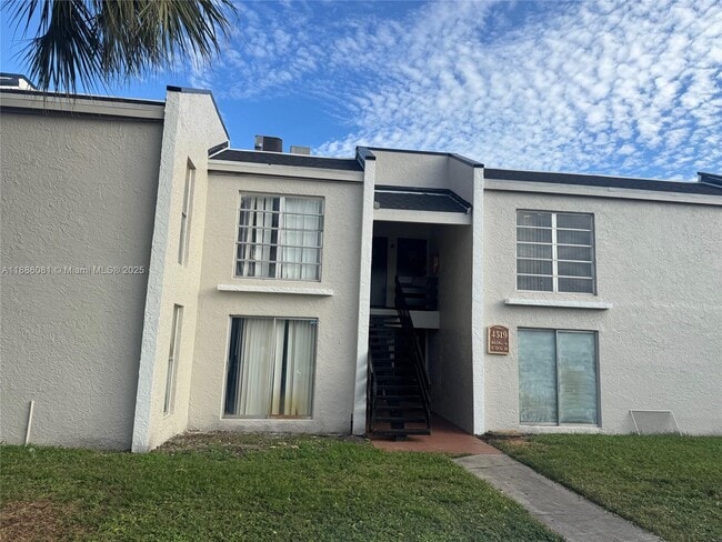 Building Photo - 4519 Treehouse Ln Unit G