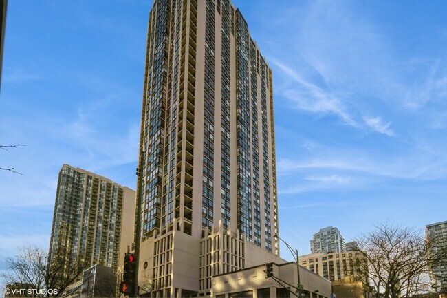 Building Photo - 1122 N Clark St Unit 3709 Rental