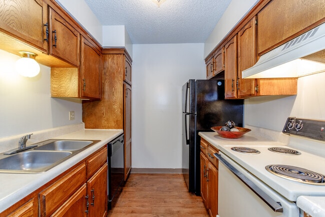 1BR, 1BA - 660 SF - The Citadel