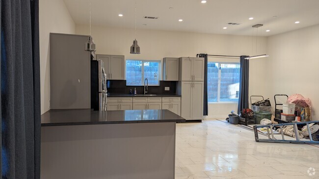 Building Photo - 158 E Floral Dr Unit #C Rental