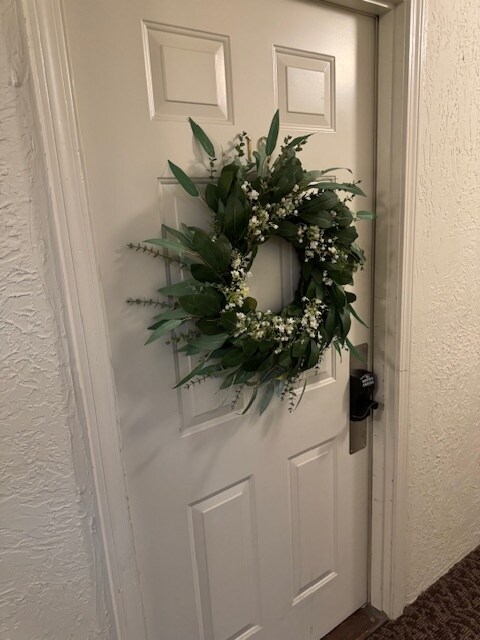 Puerta de entrada con nueva entrada con teclado - 23 Country Club Dr Unidad #19