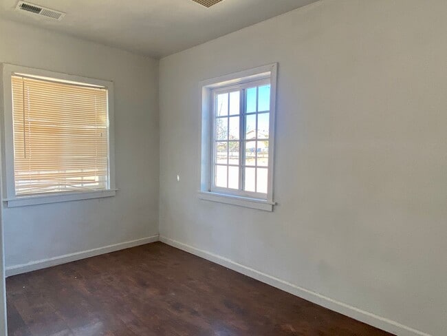 Photo - 215 W Haloid Ave