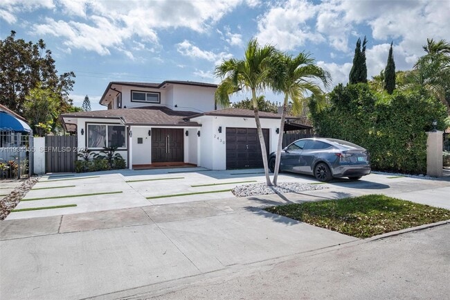 Building Photo - 2430 SW 22nd Terrace