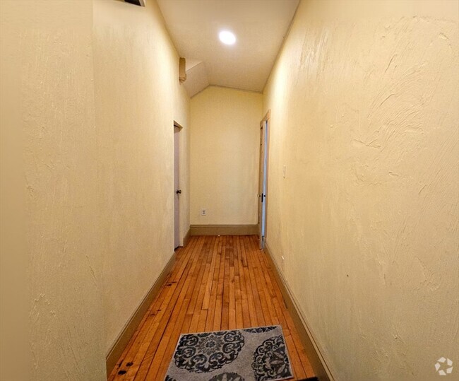 Building Photo - 48 Boylston St Unit 1 Rental