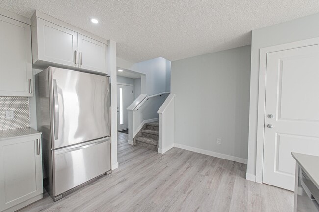 Photo - 1445 Cherniak Way SW