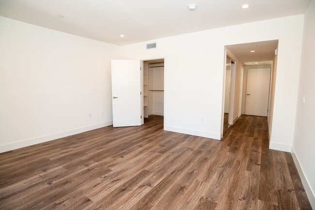 Photo - 126 N Kings Rd Unit 102