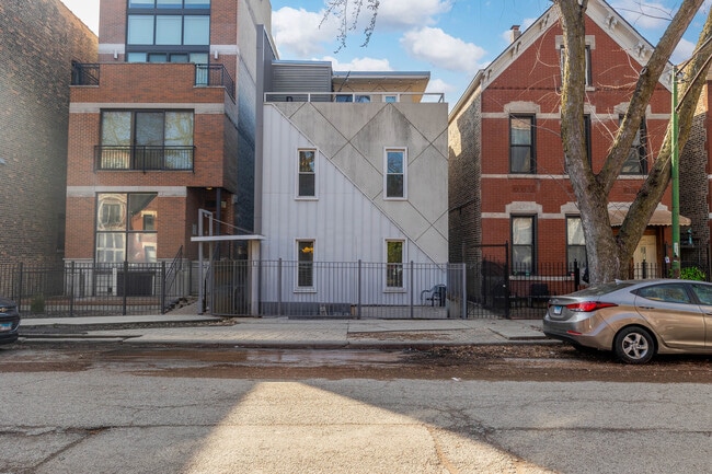 Building Photo - 1060 N Hermitage Ave