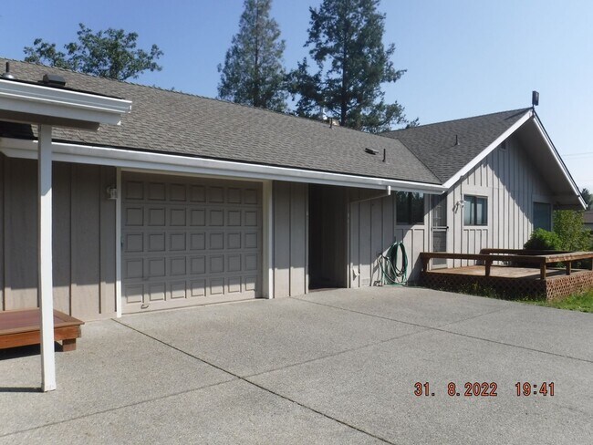 Large 3 Bedroom House - Large 3 Bedroom House
