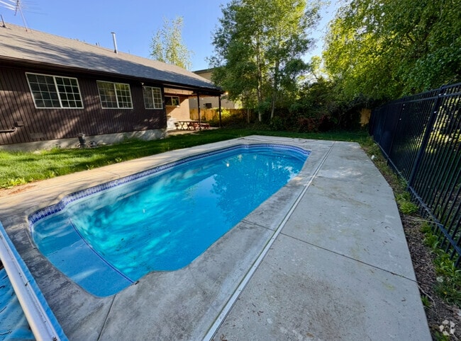 Building Photo - 2129 Creek Way Rental