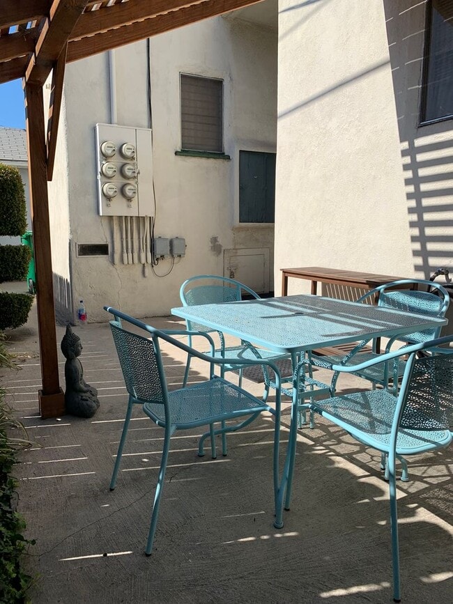 Photo - Large Studio in Glendale Unit 2