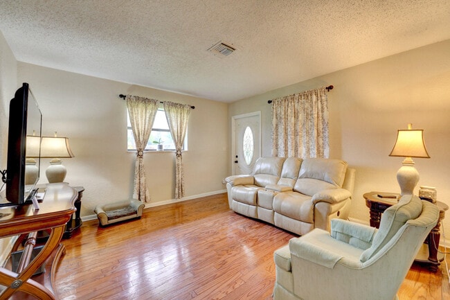 Photo - 141 SE Serenata Ct