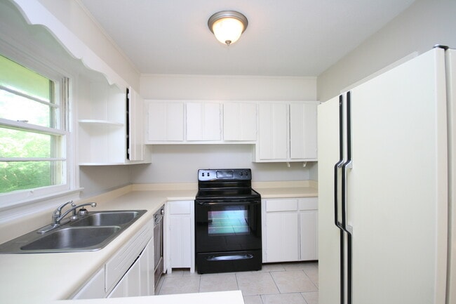 Photo - 407 Warner St NW