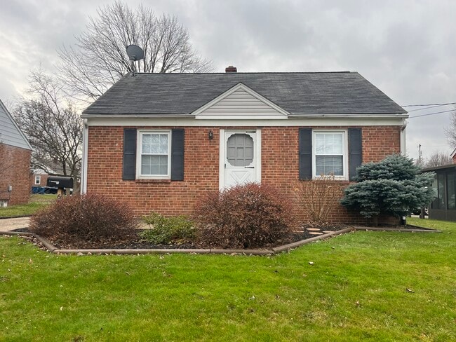 Photo - 673 Cedarbrook Dr House