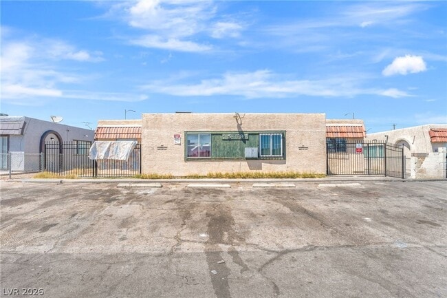 Building Photo - 5309 W Cheyenne Ave