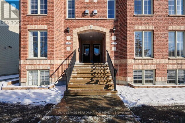 Photo - 870 Longfields Dr