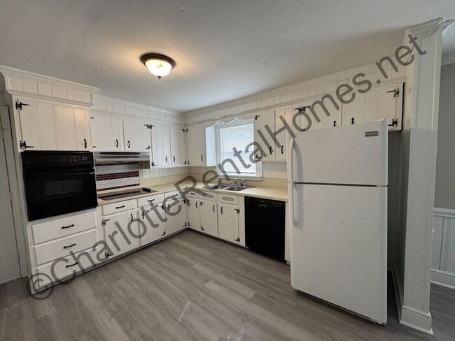 Photo - 3 Bedroom 1.5 bath home in Mathews!