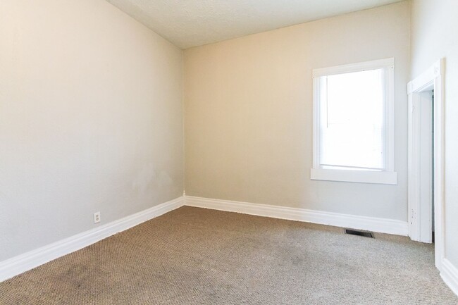 Photo - 4 bed, 2 bath Home- Close to Local Shops and Restaurants