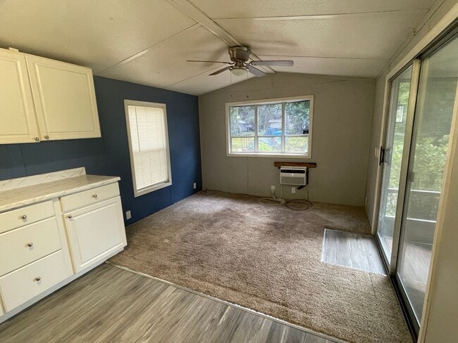 Photo - 1 Bedroom 1 Bath Mobile in Park Unit #13