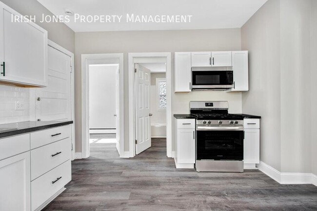 Photo - 151 Hedley Pl Unit Lower