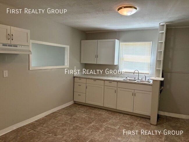 Photo - 4841 Gardendale Ave