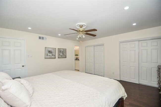 Building Photo - 6304 Riverview Way