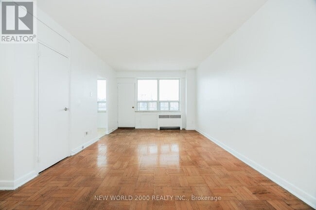 Photo - 88 Bernard Ave Unité 902