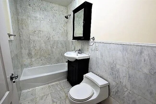 Photo - 41-32 44th St
