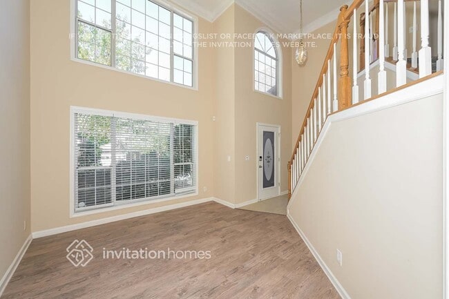 Photo - 710 Suwanee Lakes Cir NW