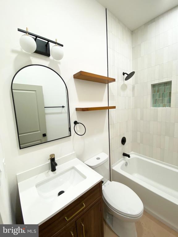 Photo - 1335 Colwyn St Unit 1