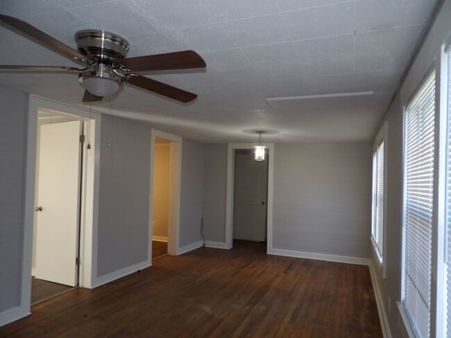 Photo - 402 Sunset Dr