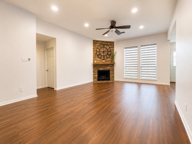 Photo - 6411 Spring Creek St
